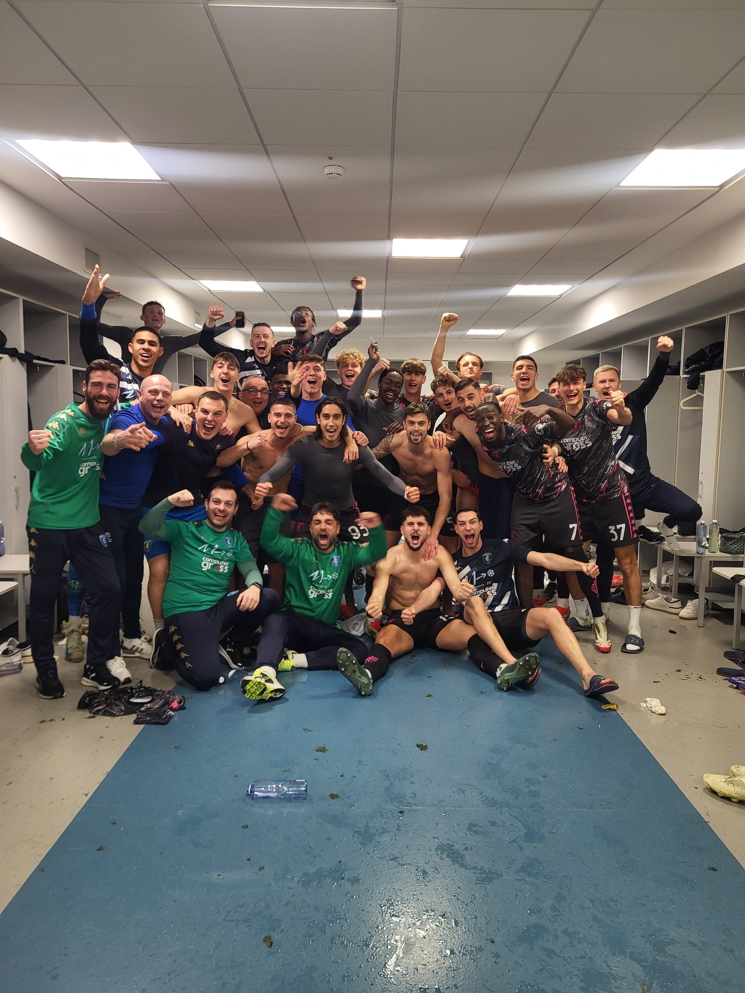 意大利队在挑战波黑队时全力以赴 意大利队在挑战波黑队时全力以赴