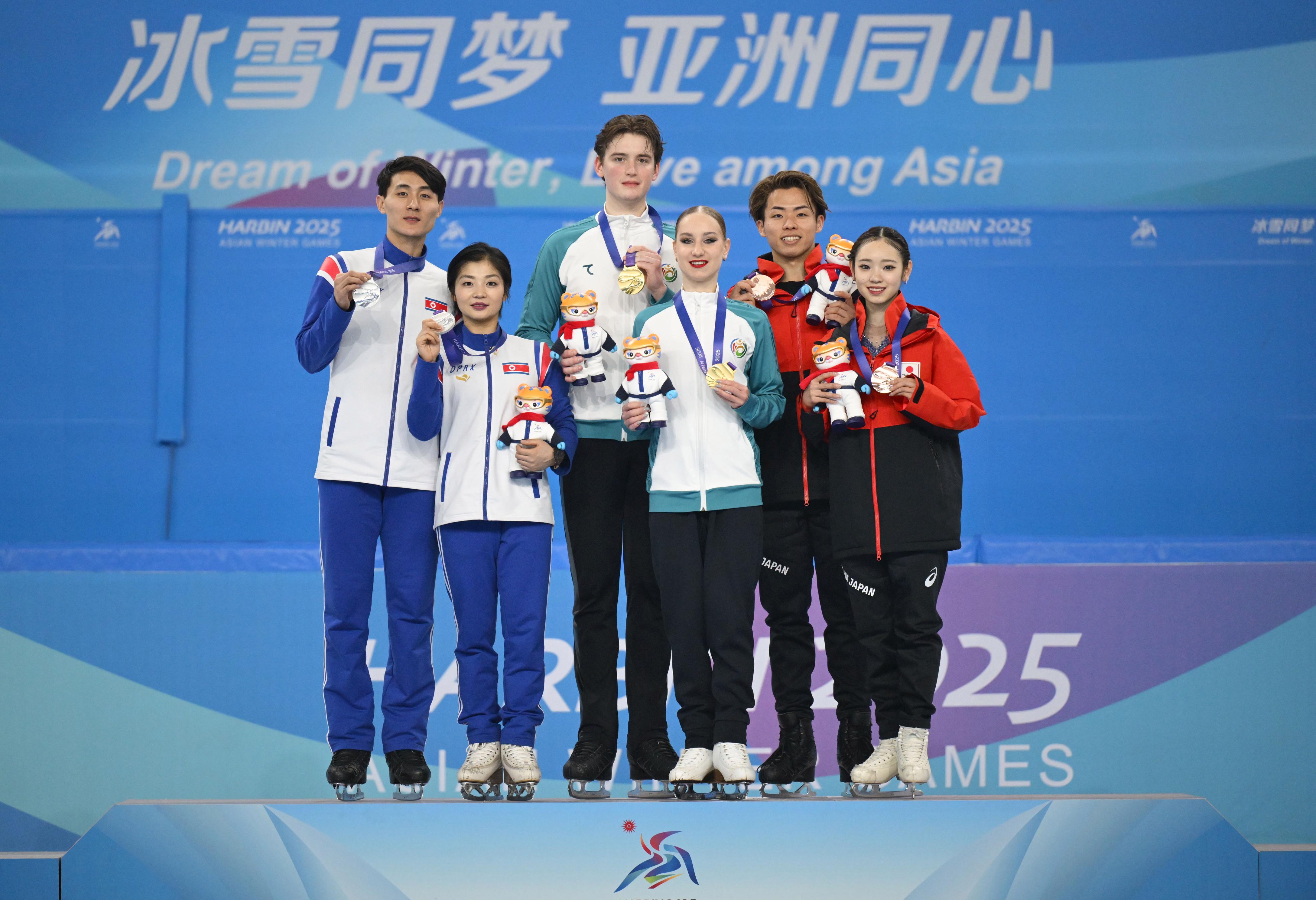 芬兰运动员再次登上领奖台,备战国际滑雪大赛 芬兰运动员再次登上领奖台,备战国际滑雪大赛