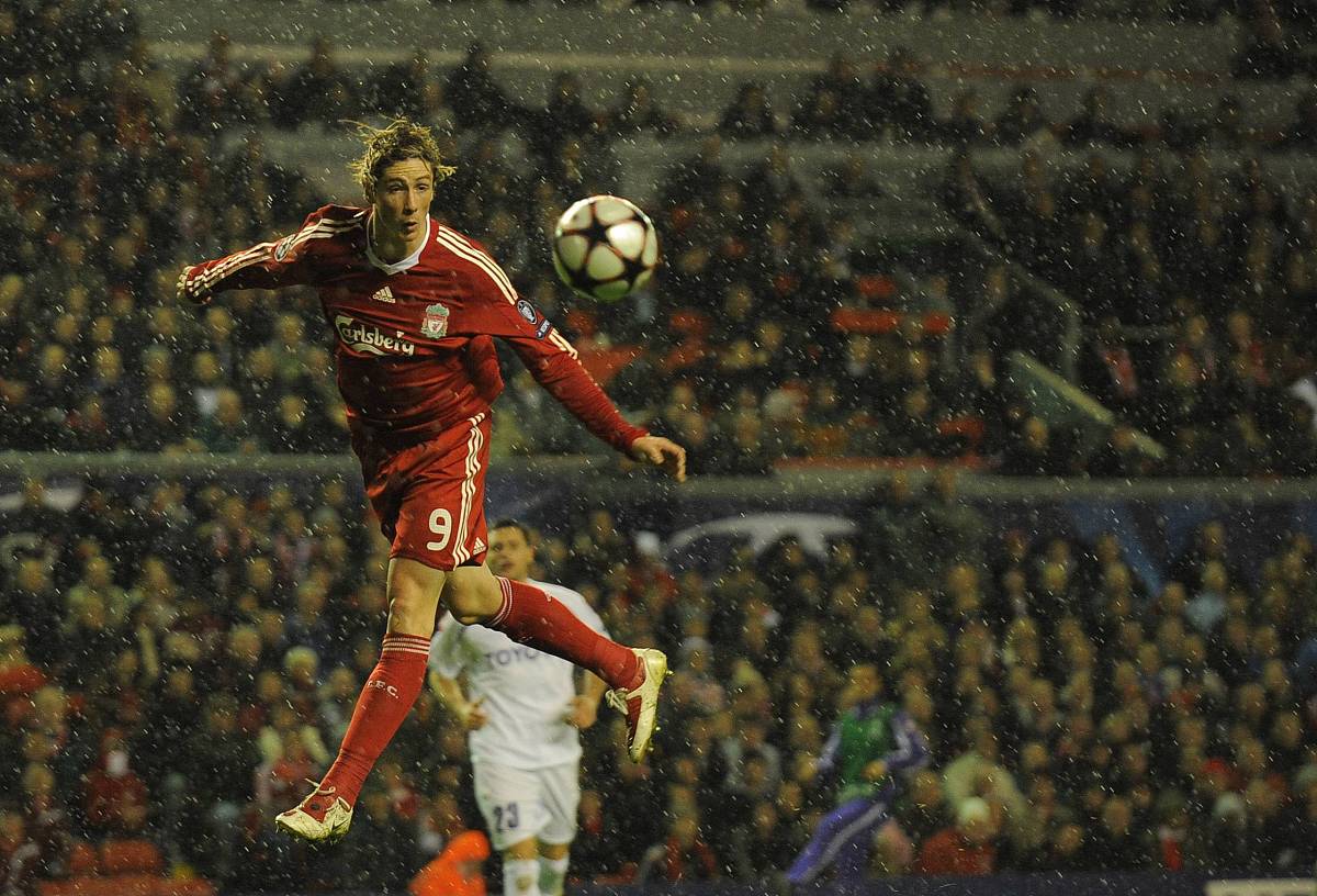 足球顶级对决，精彩瞬间不容错过