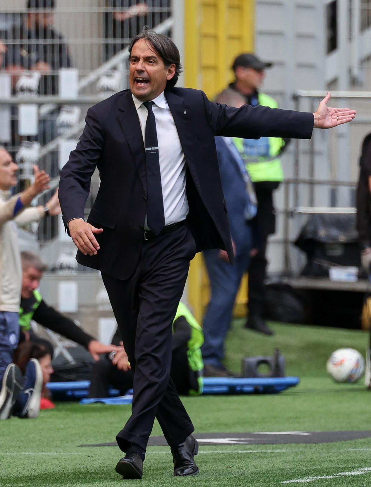 罗马中场球员公开挑战主帅战术,或引发内部矛盾的简单介绍 罗马中场球员公开挑战主帅战术,或引发内部矛盾的简单介绍