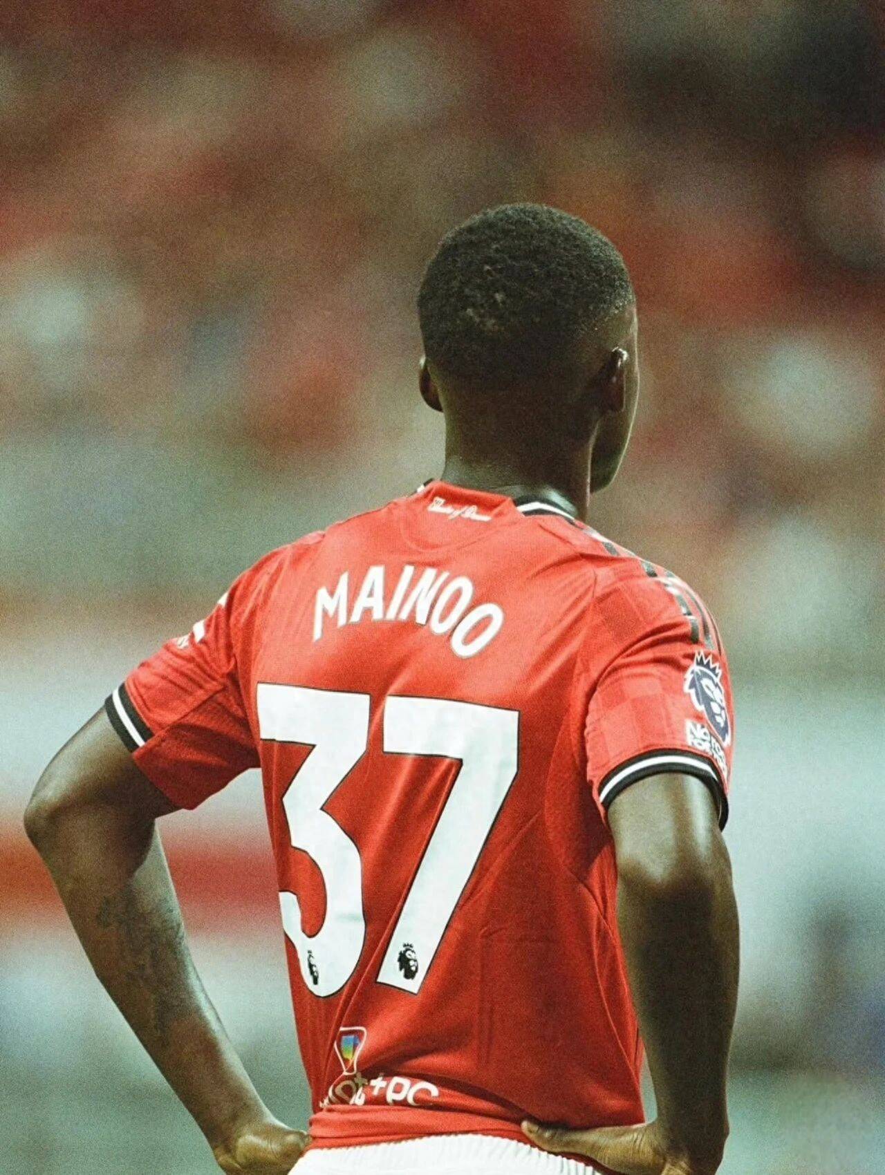 曼联后卫连续失误,困境未见转机的简单介绍 曼联后卫连续失误,困境未见转机的简单介绍