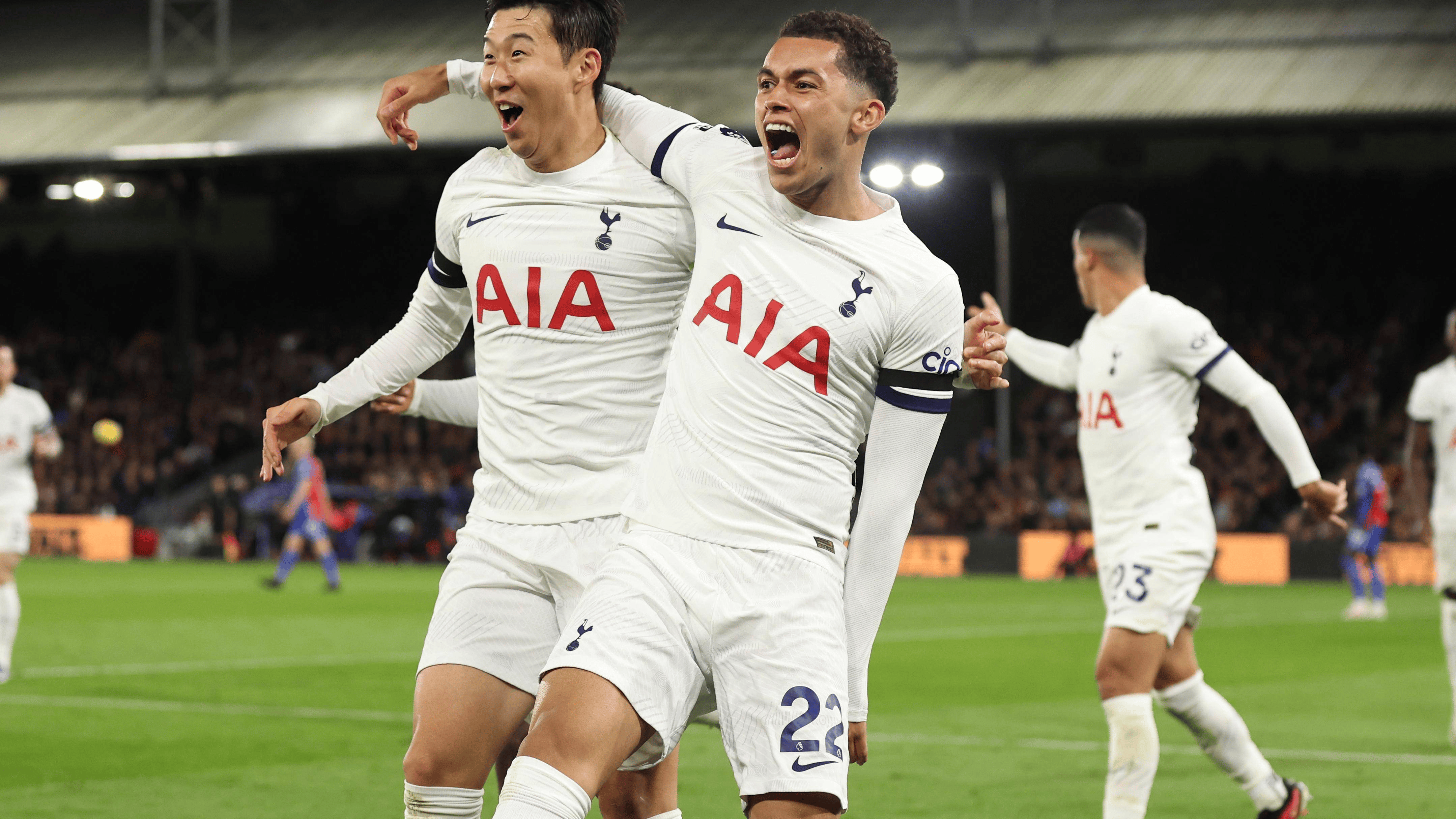 热刺主场大胜莱斯特城,重返前四 热刺主场大胜莱斯特城,重返前四