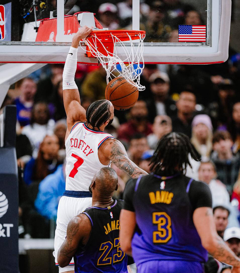 快船客场击败湖人迎来两连胜 快船客场击败湖人迎来两连胜