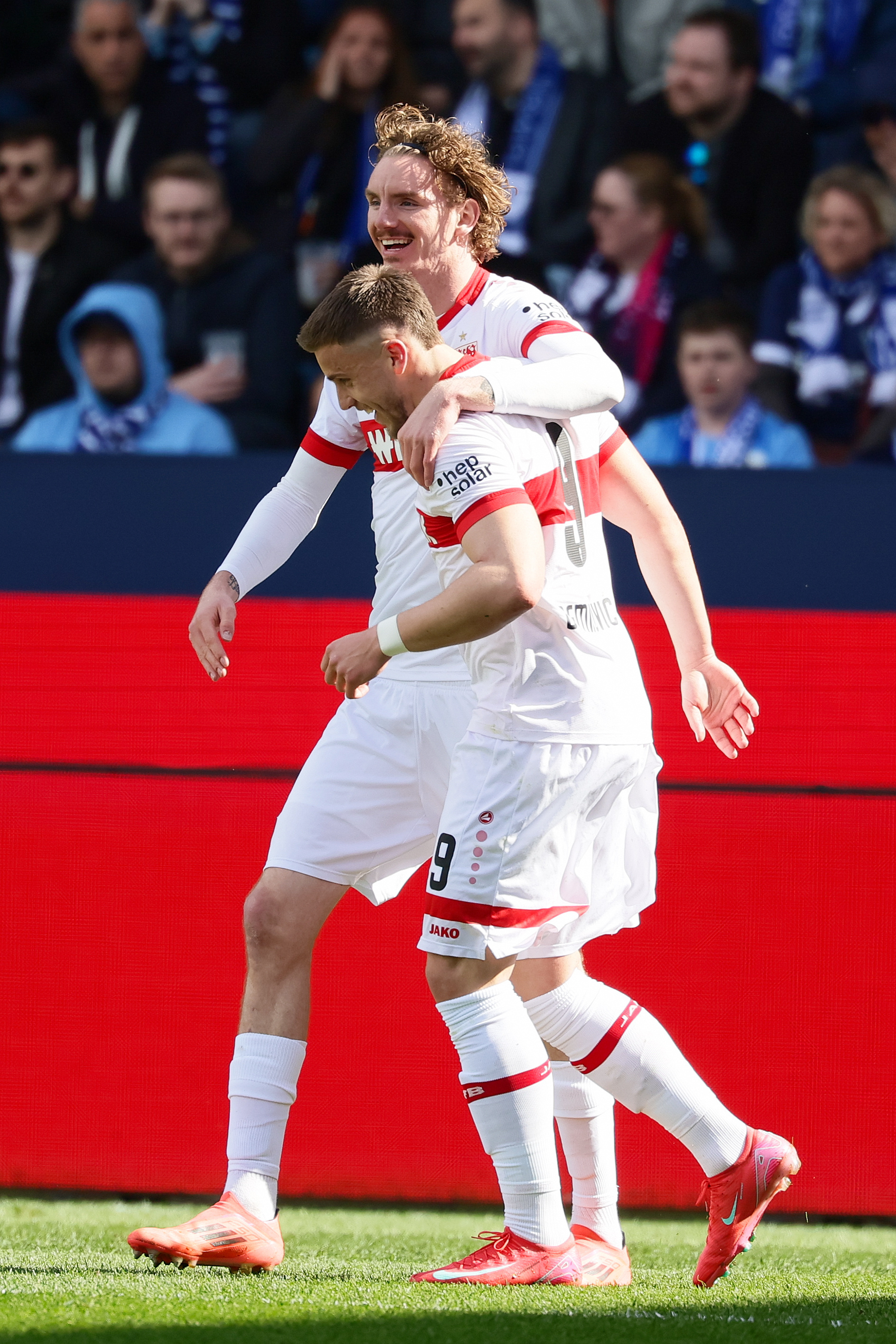 斯图加特中场球员意外爆发,助球队取胜 斯图加特中场球员意外爆发,助球队取胜