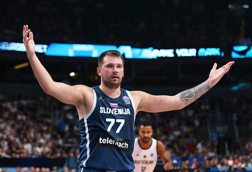 广州队鏖战爵士，东契奇状态火热的简单介绍