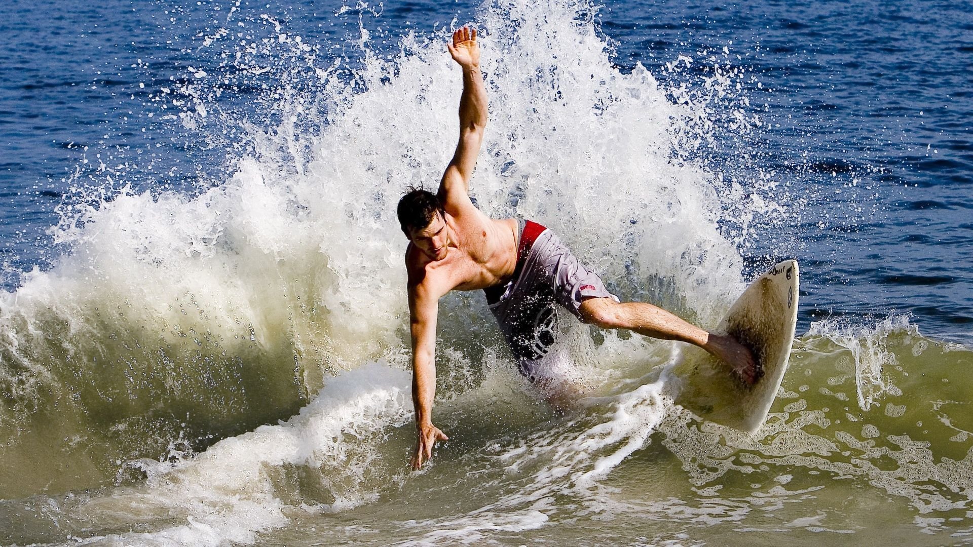 赛道上的雷霆，杰伦·格林如何像F1车手般接管比赛