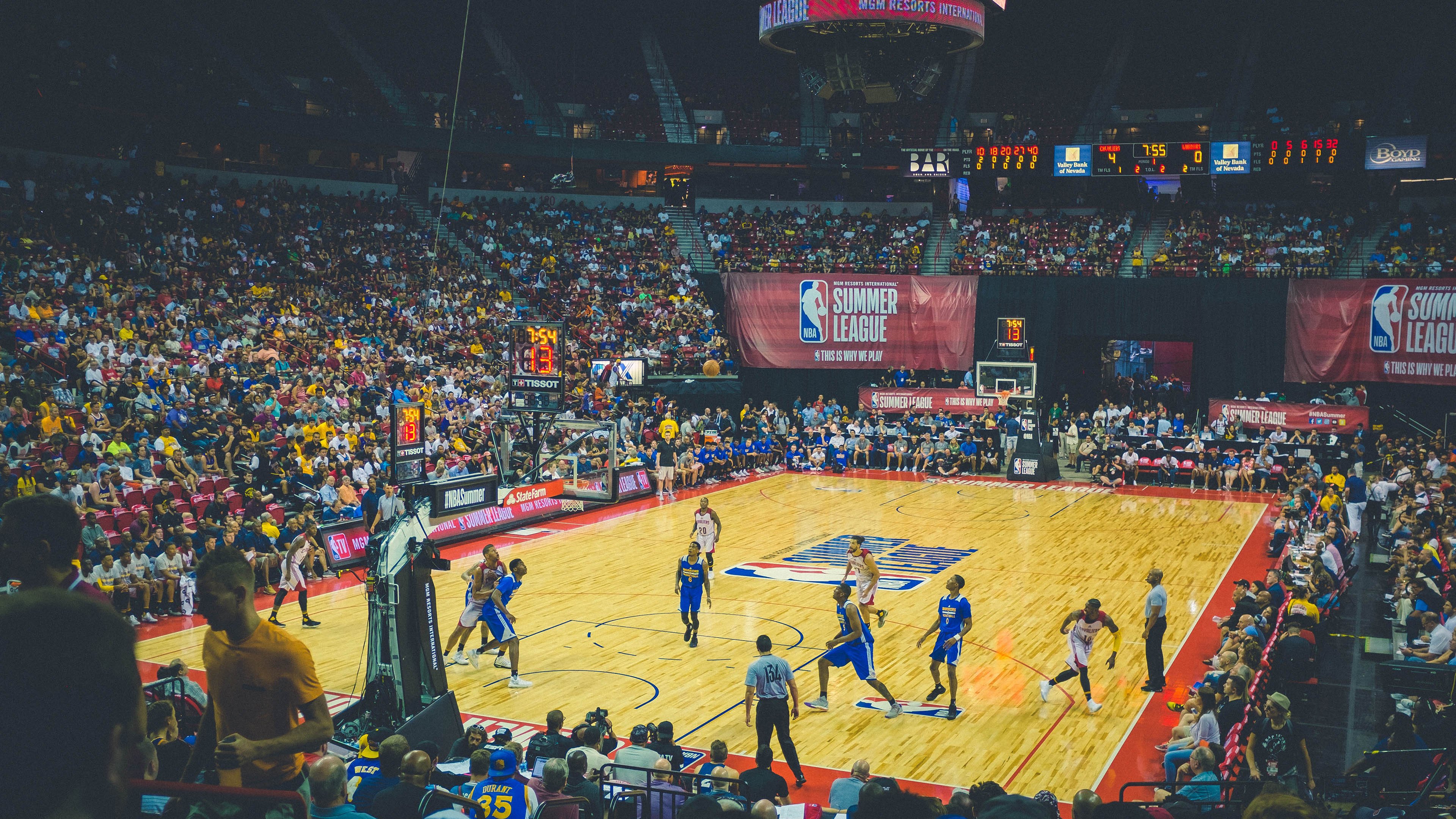 马刺战术压制骑士，拉文成为关键先生，一场现代篮球的战术博弈