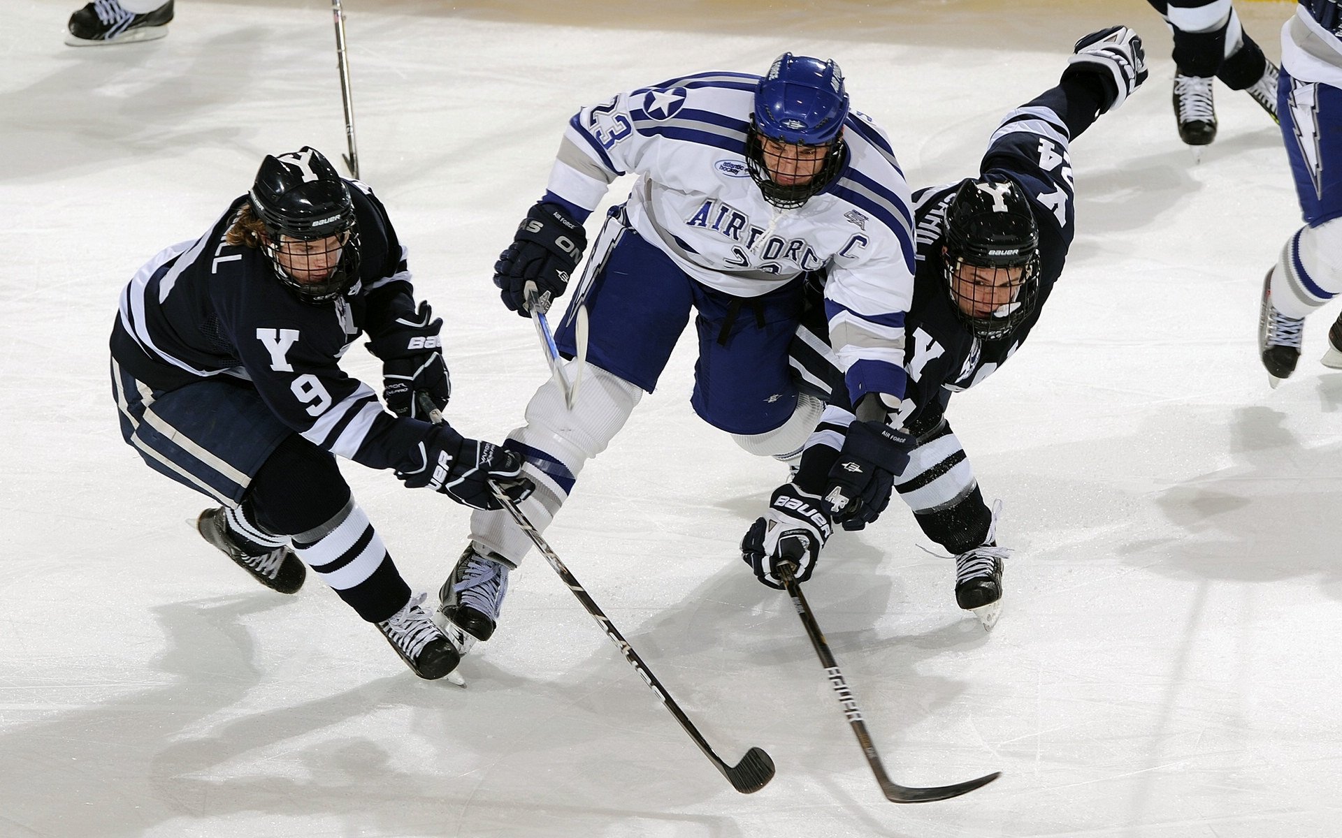 马刺强行终结黄蜂，乔治关键时刻站出来